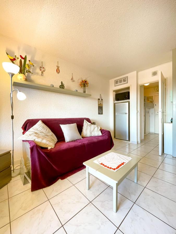 Bright Apartment With Pool Fréjus Esterno foto