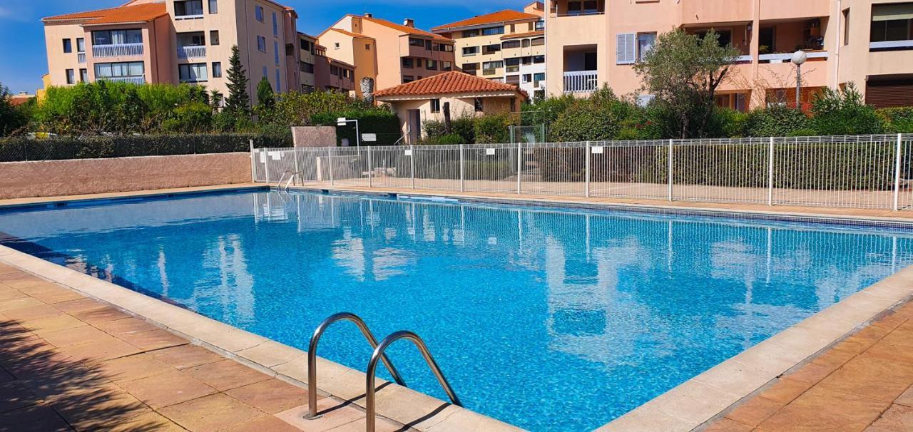 Bright Apartment With Pool Fréjus Esterno foto